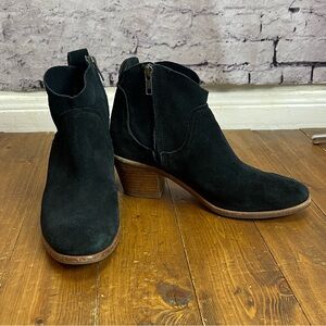 Ugg black suede Kingsburg booties size 7
